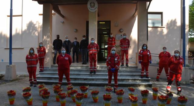 La Polizia di Stato di Forte dei Marmi riceve un dono dalla Croce Rossa Italiana