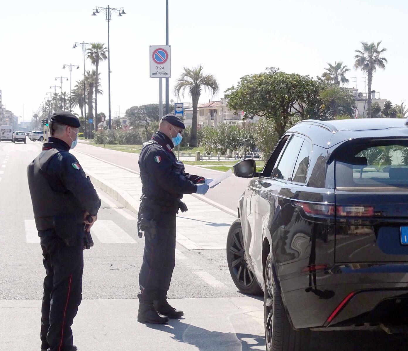 Rapinarono turista a Forte dei Marmi, 3 arresti a Napoli