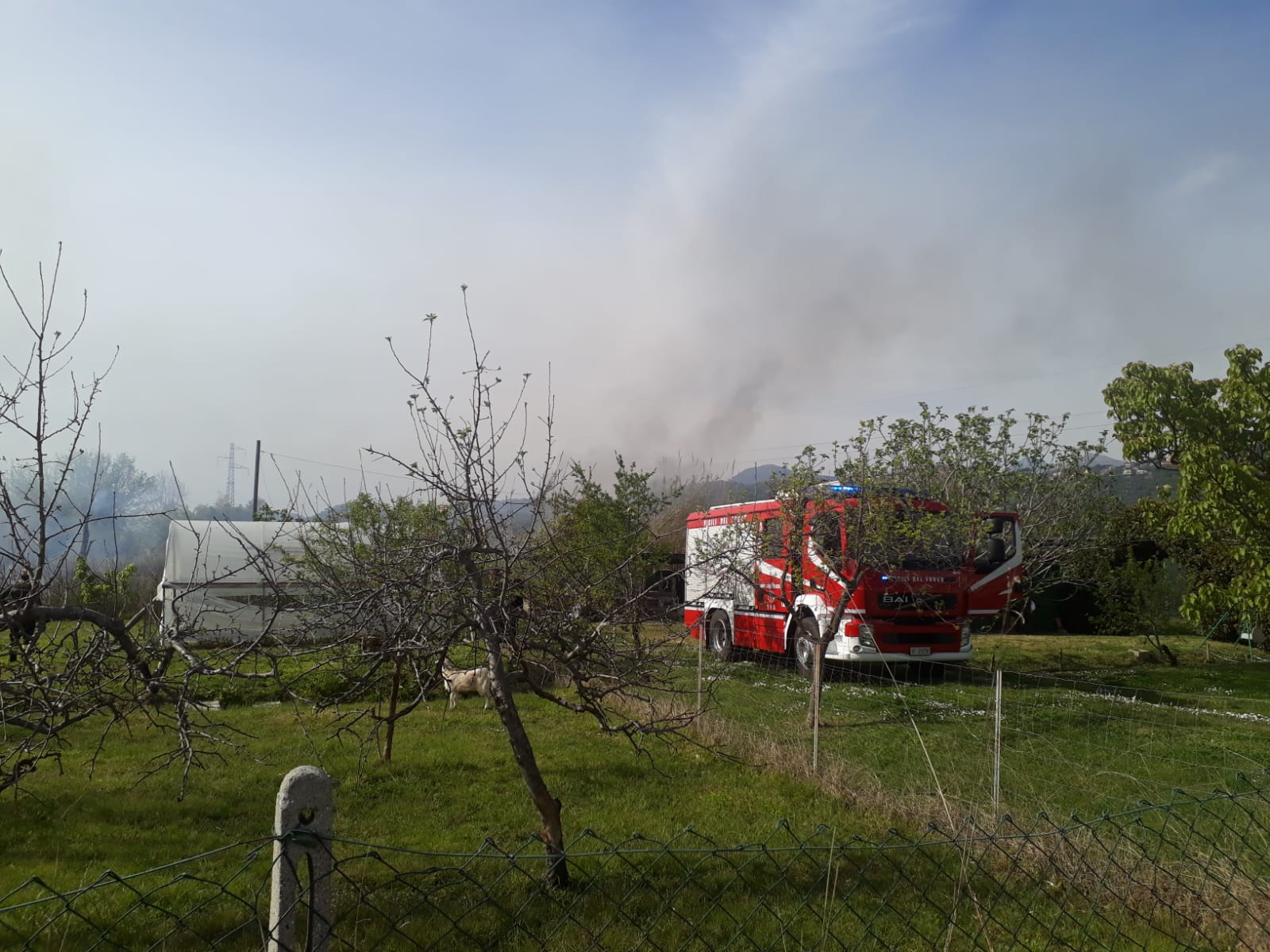 Incendio a Bargecchia, il proprietario del campo stava bruciando le sterpaglie