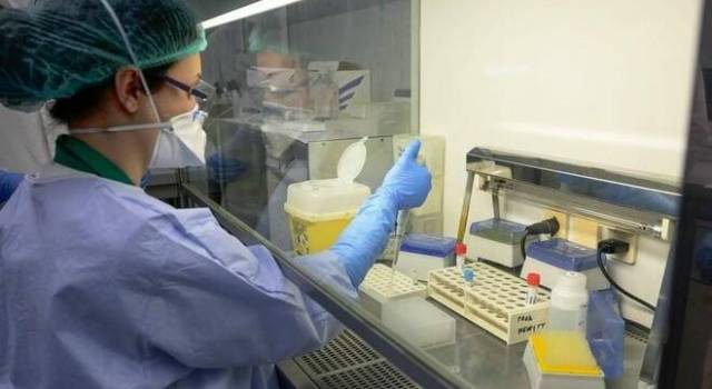 Coronavirus: 381 nuovi casi, età media 40 anni. Tre decessi