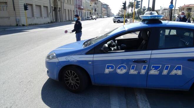 La Polizia a Viareggio impegnata nei controlli Covid e il rispetto delle norme