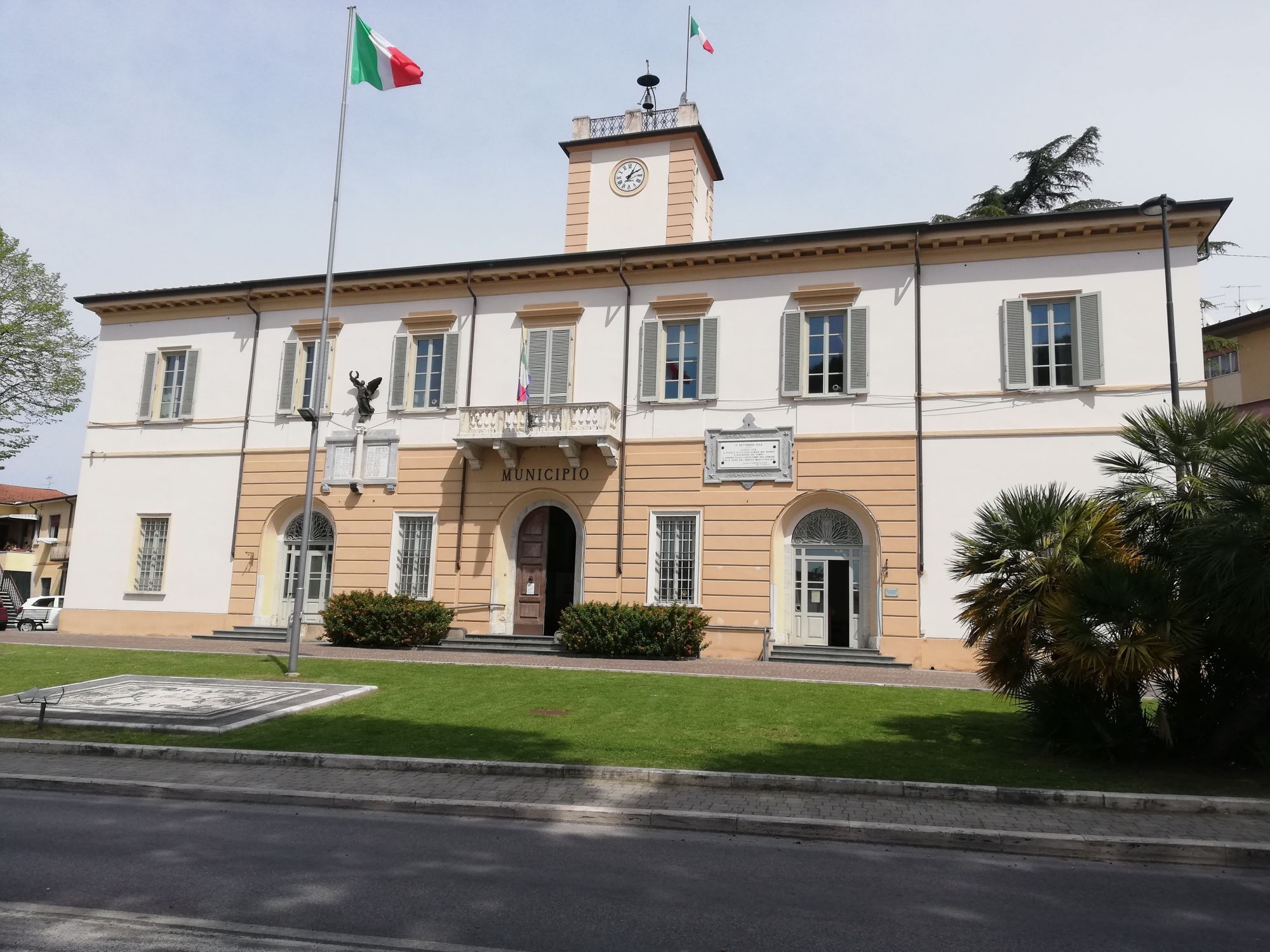 L’associazione VerdeLago dona mille euro al Comune di Massarosa