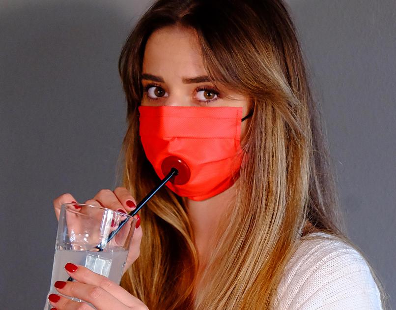 Fase 2, una mascherina per bere in sicurezza: ecco il progetto Drinksafe