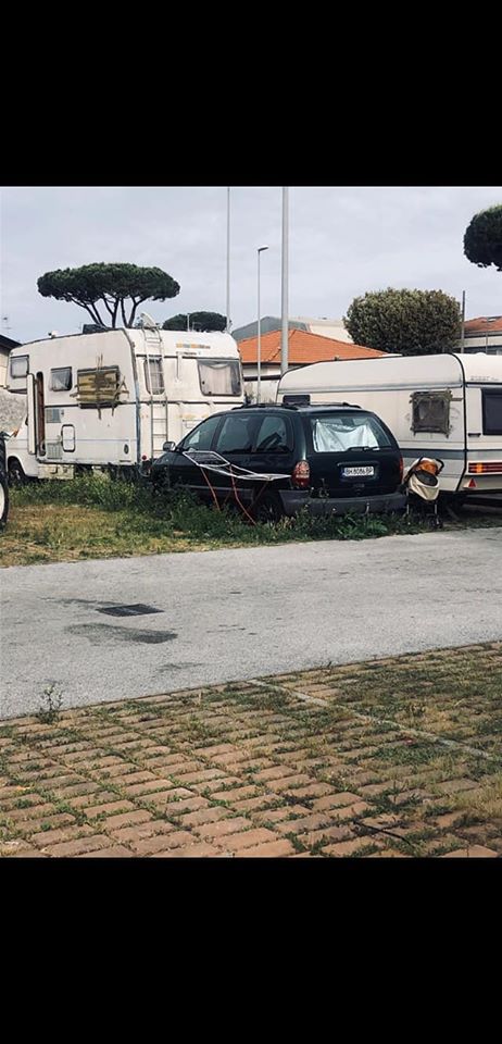 Campo rom abusivo, auto abbandonate  e degrado in Darsena: la denuncia di Luigi Troiso