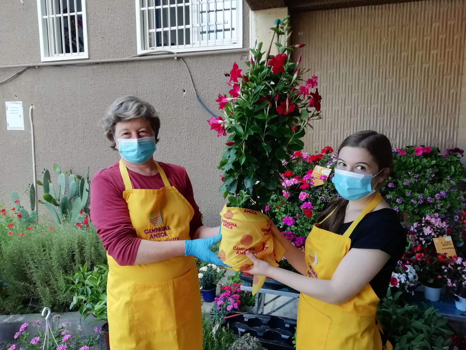 Fase 2, festa della mamma: fiori anticrisi per 3 cittadini su 4