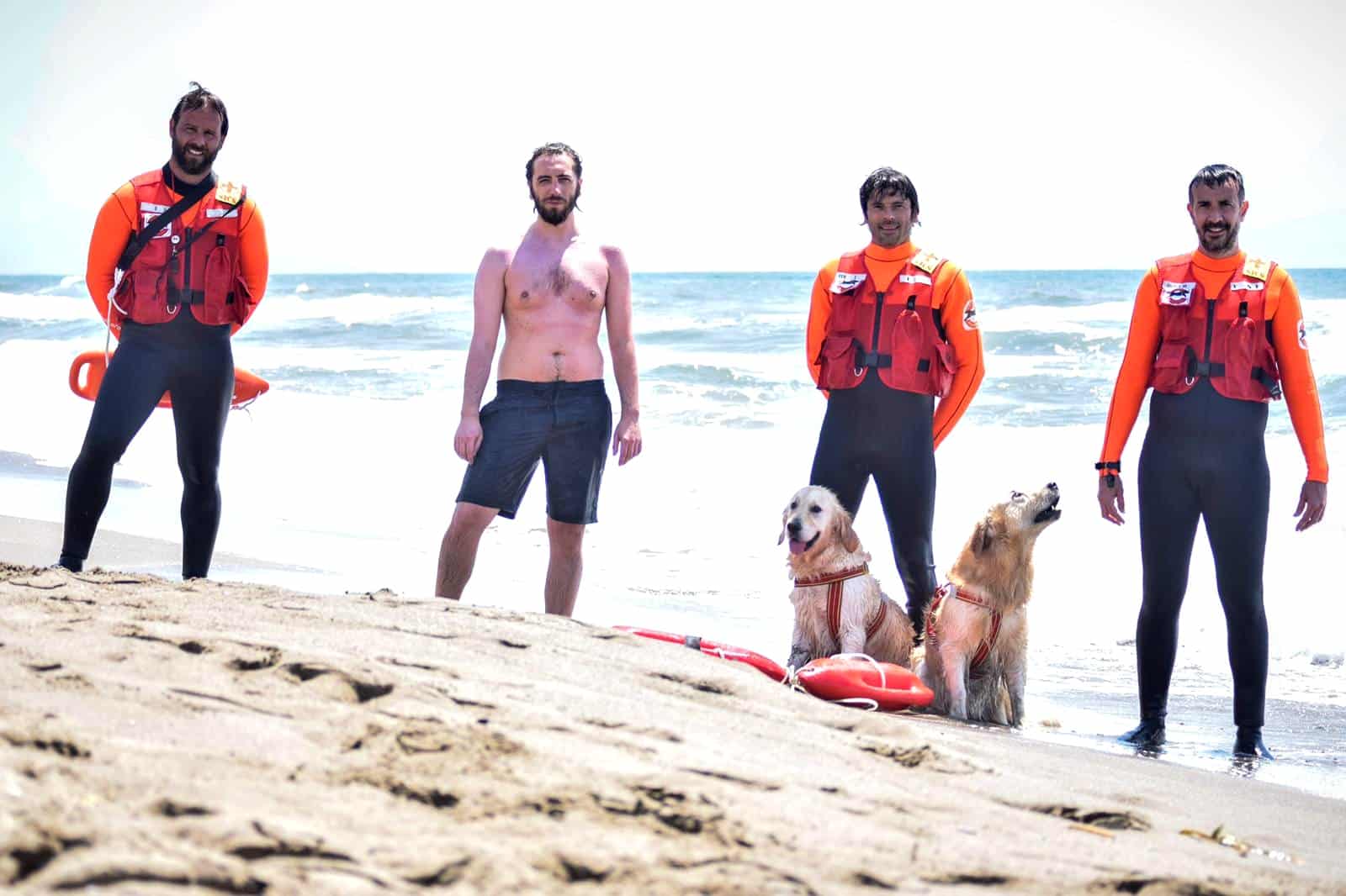 Salvataggio in mare a Forte dei Marmi con le unità cinofile