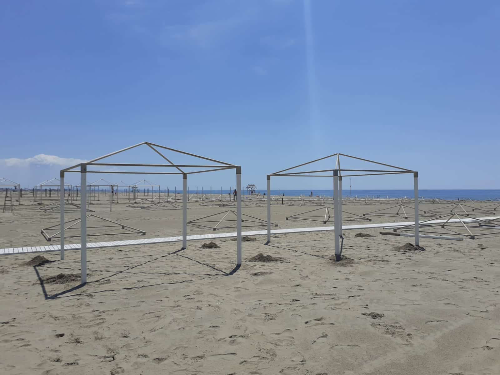 1000 ombrelloni gratis a lido di Camaiore il primo giorno di apertura