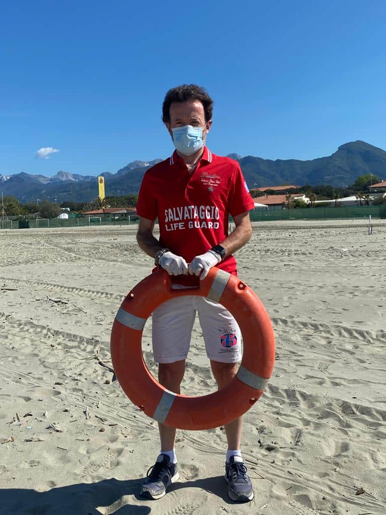 Protesta sulle spiagge per la mancata apertura per la fase 2