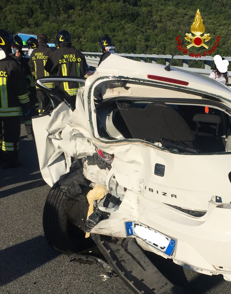 Incidente sulla Cisa, coinvoliti 3 vetture e un camion