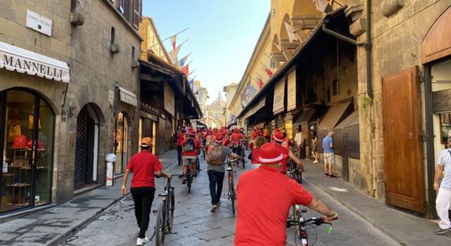 Allarme per il turismo, numeri e proposte: la biciclettata Cgil in centro a Firenze