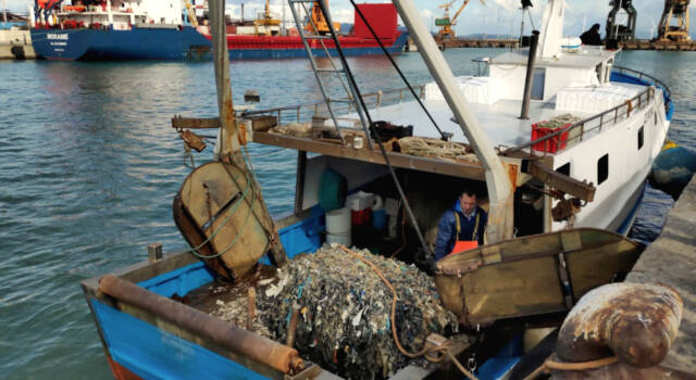 Ecoballe disperse nell&#8217;Arcipelago Toscano: &#8220;una bomba ecologica a orologeria&#8221;