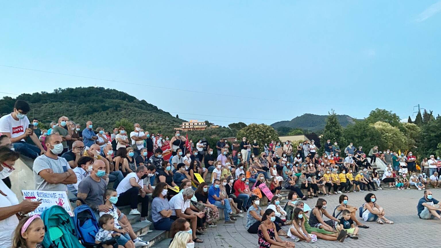 Manifestazione scuola massarosa