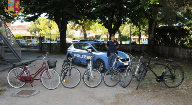 Ladri di biciclette fermati a Forte dei Marmi col &#8220;bottino&#8221;