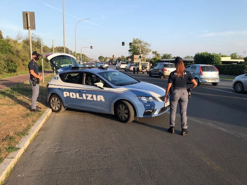 Aggredito a calci e pugni dal branco sul pontile di Tonfano, turista fiorentino con la mandibola fratturata