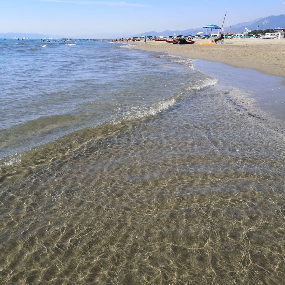 Il mare di Forte dei Marmi supera ancora positivamente gli esami Arpat.