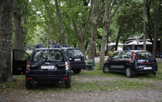 Blitz antidroga dei Carabinieri in pineta a Viareggio, arrestato pusher