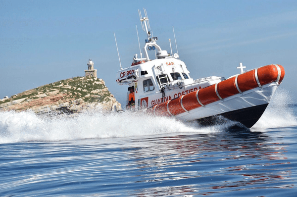 Due morti in mare in pochi minuti in Versilia