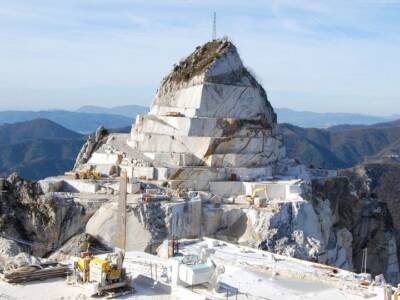 Mobilitazione nazionale per dire basta alla devastazione delle Apuane