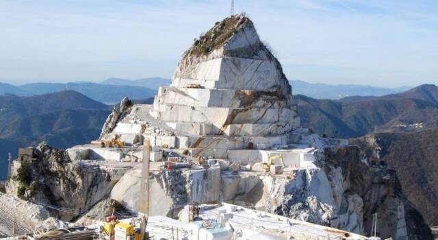 Mobilitazione nazionale per dire basta alla devastazione delle Apuane