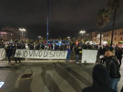 “Io vivo di sport”. Manifestazione a Viareggio contro la chiusura delle palestre