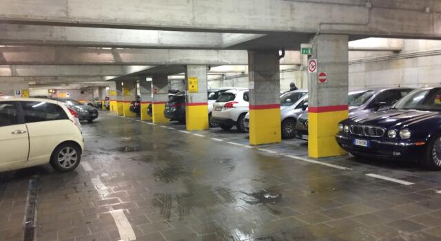 Seravezza, indagine di mercato per la gestione del parcheggio di piazza Pertini