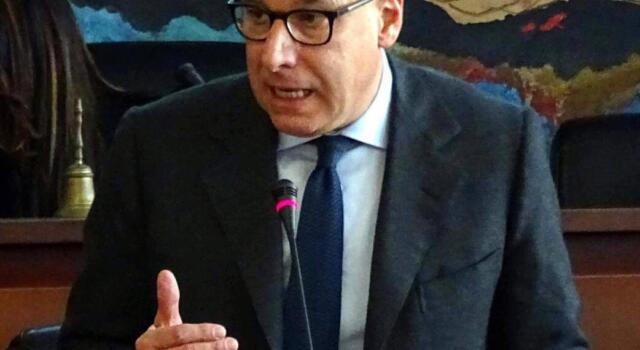 Covid, il sindaco di Viareggio chiede una riforma delle imposte tributarie