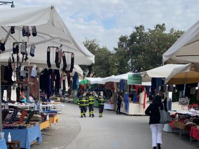 Mercato di Forte dei Marmi solo per residenti: è deserto…