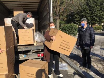 Al via a Forte dei Marmi la distribuzione gratuita delle mascherine FFP2 donate al Comune dalla MAE di Piacenza