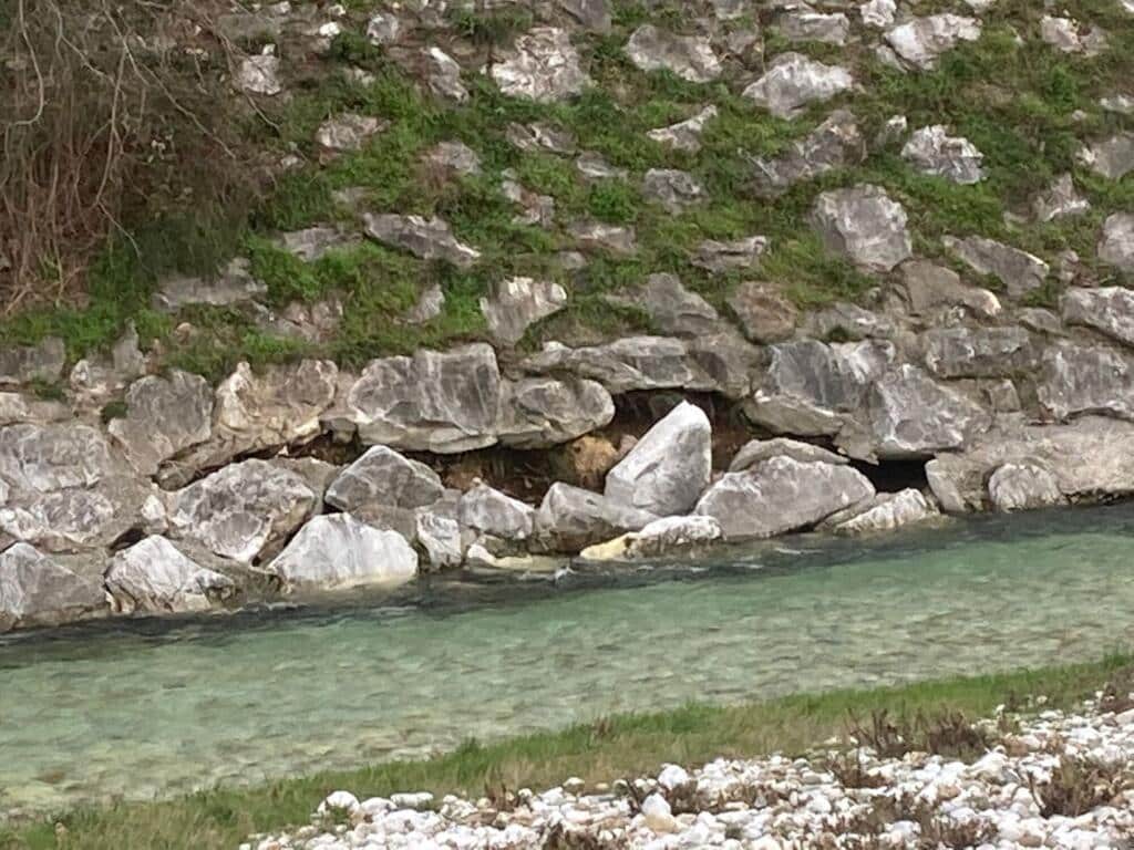Cedimento argine fiume versilia