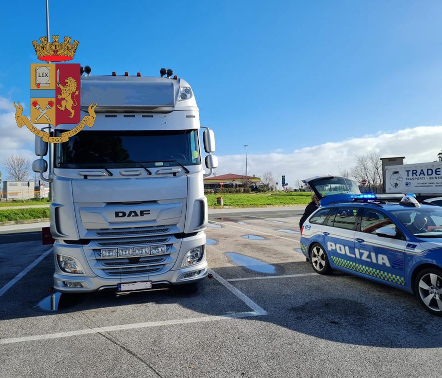 Tir Fermato in uatostrada