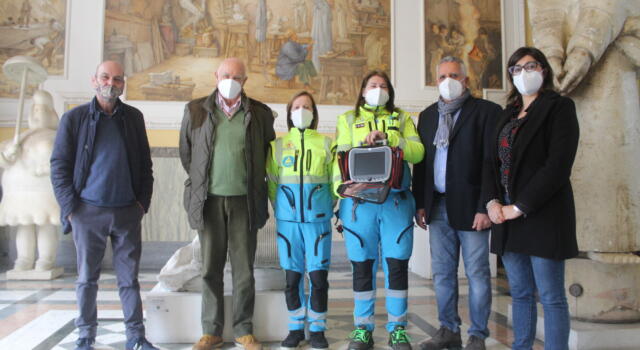 La Consulta volontariato dona kit paramedico al Misericordia di Marina di Pietrasanta