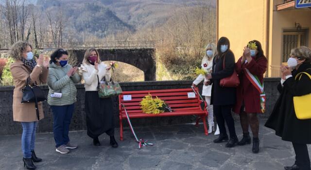 Inaugurata la panchina rossa a Calavorno nel ricordo di Vanessa Simonin