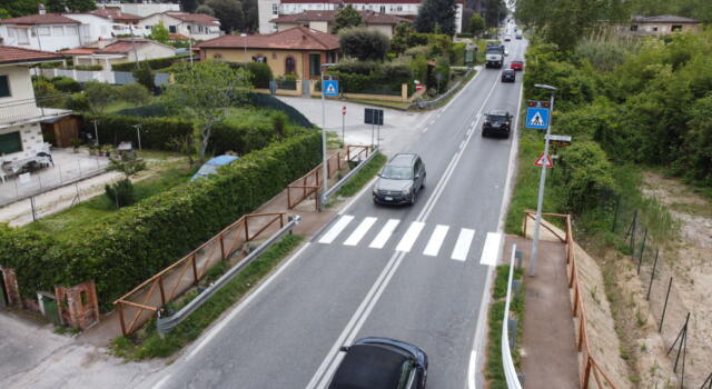 Focette, nuovo attraversamento pedonale tra via Cavour e via De Amicis