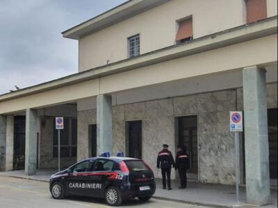 Bottigliata in testa per rubargli il telefonino, arrestati per rapina tre soggetti