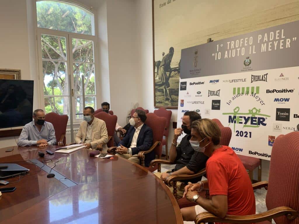 foto conf stampa I Trofeo Padel Io aiuto il Meyer