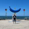 “The Blue Banana” (3 metri) di Giuseppe Veneziano anche sul rotonda del pontile di Tonfano