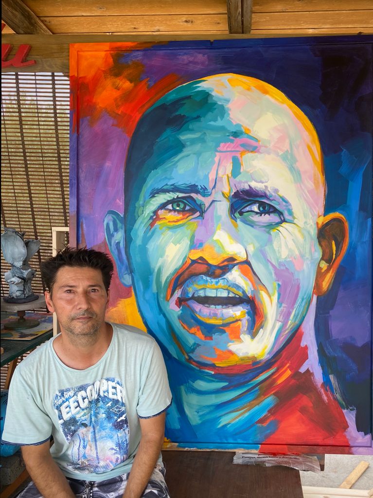 Foto Ganadu con il ritratto di Kelly Slater