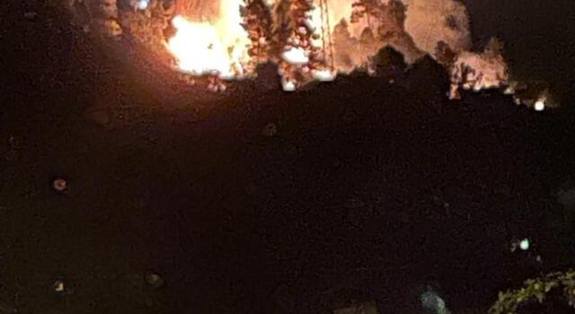 Incendio a Valdicastello, evacuate 10 persone nella notte