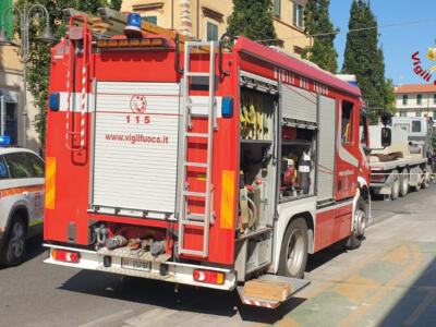 Incendio Roulotte nei pressi del Palazzetto dello Sport di Viareggio, nessuna persona coinvolta