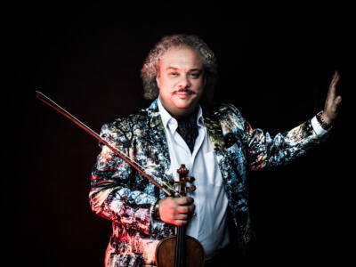 Il grande violinista Tzigano Roby Lakatos sabato 25 settembre al teatro comunale di Pietrasanta