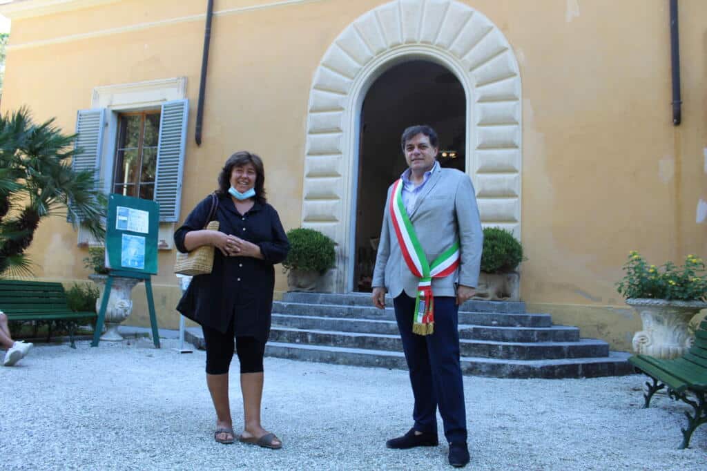 Foto Antonella Dati e sindaco Giovannetti Country Garden