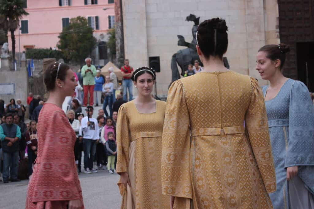 Foto danze medievali Pietrasanta