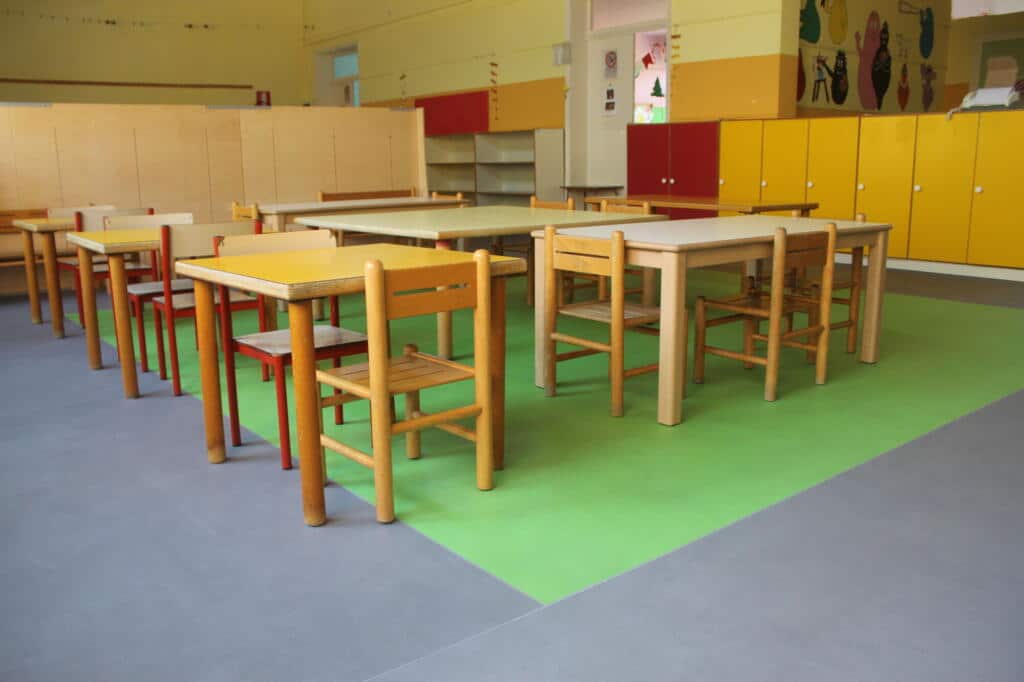 Foto pavimentazione antibatterica piano scuole 2