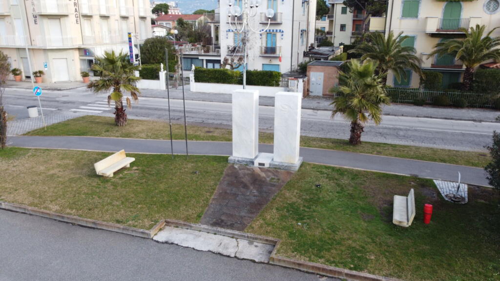 Foto scultura Torri Gemelle con drone