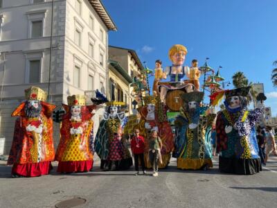 Carnevale Universale, le mascherate di gruppo e le maschere isolate