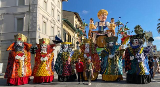 Carnevale Universale, le mascherate di gruppo e le maschere isolate