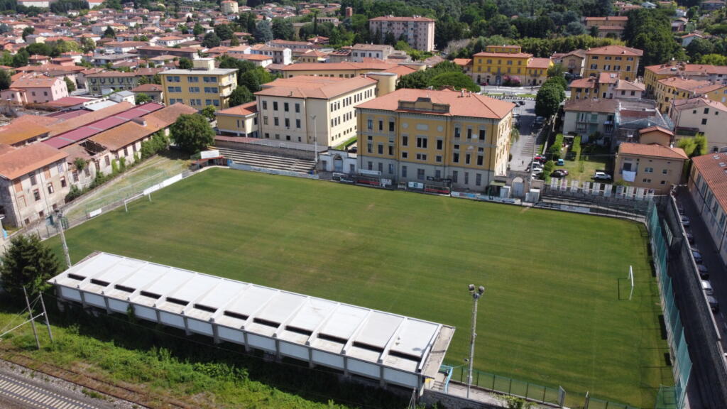 Foto campo stadio comunale drone