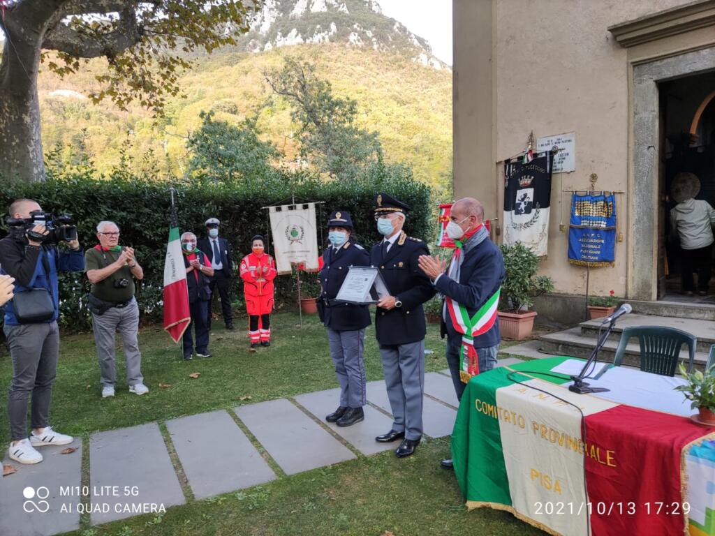 consegna targa dirigente Polizia Stato Forte dei Marmi 1