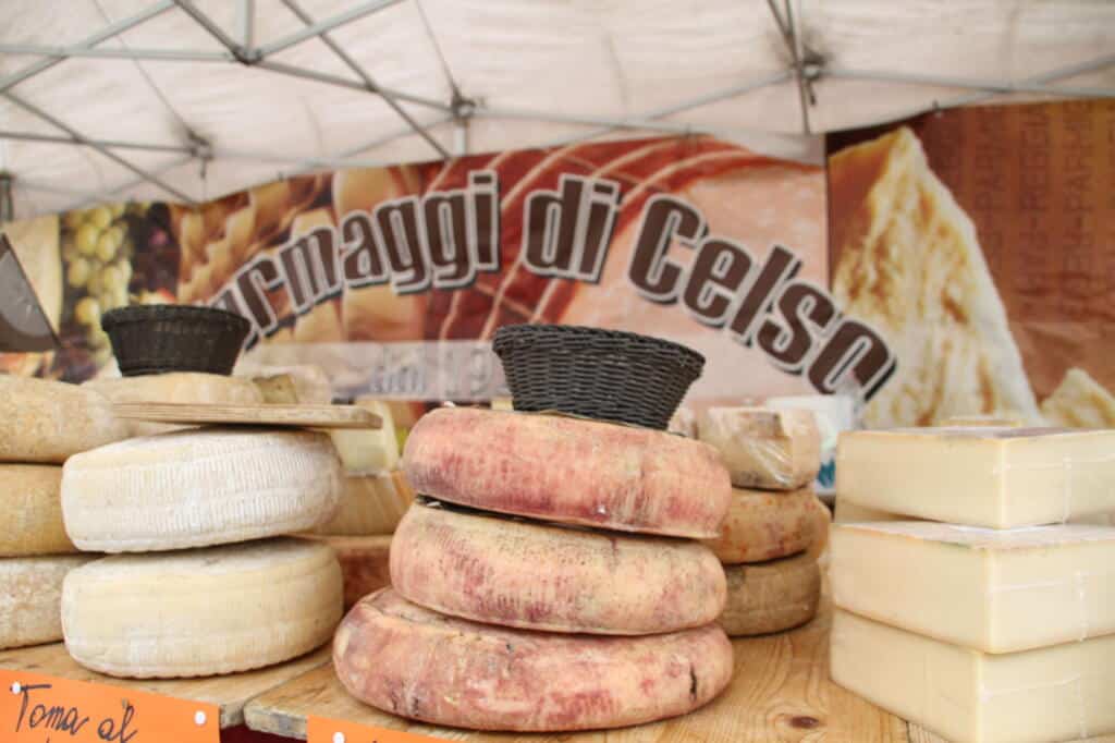 Foto formaggi mercato fiera