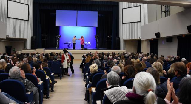 Grande successo al Teatro Comunale di Pietrasanta per il debutto della stagione di prosa 2021-22